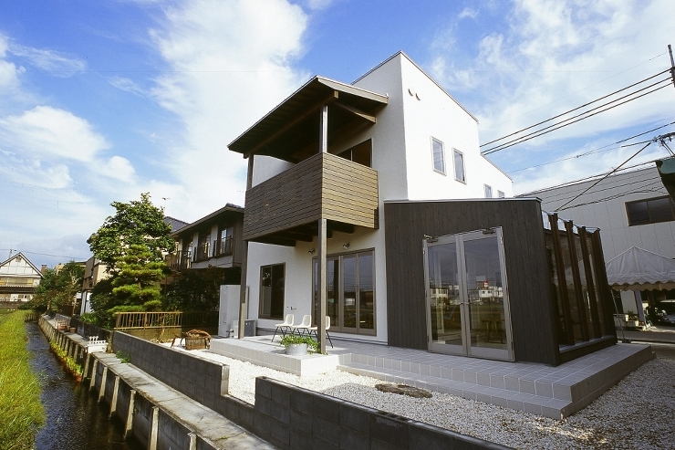 I HOUSE
