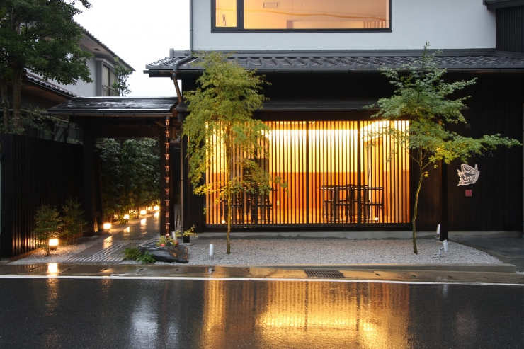 BLACK PAINT 嵐山店 | 私た...