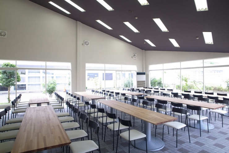 成安造形大学 学生ホール
