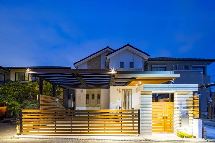 全面リフォームをした、おしゃれなクローズ外構