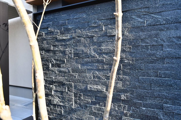 素材のコントラストが美しい　アーバンモダン外構 | モダン外構