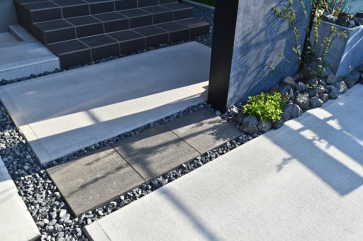 素材のコントラストが美しい　アーバンモダン外構 | モダン外構