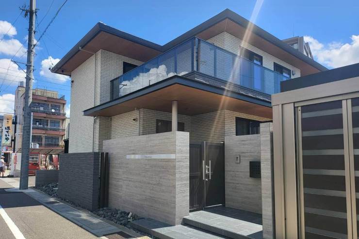 街並みに映える　洗練されたモダン外構デザイン