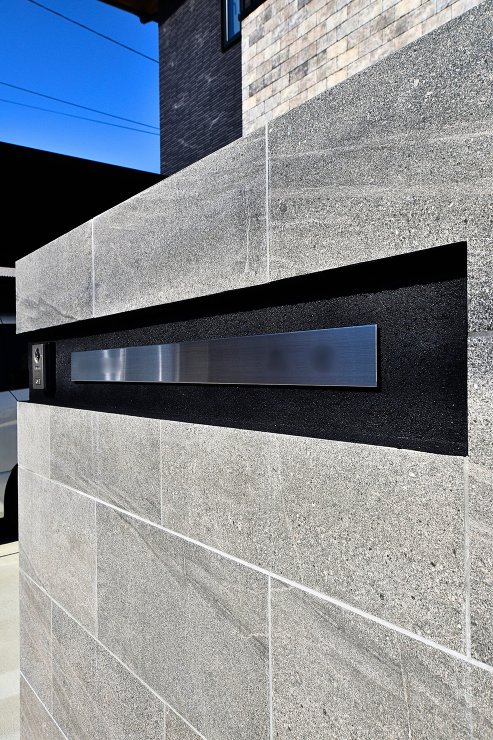 トレンド感と上質さが光る、最新アイテムで魅せる外構プラン | モダン外構