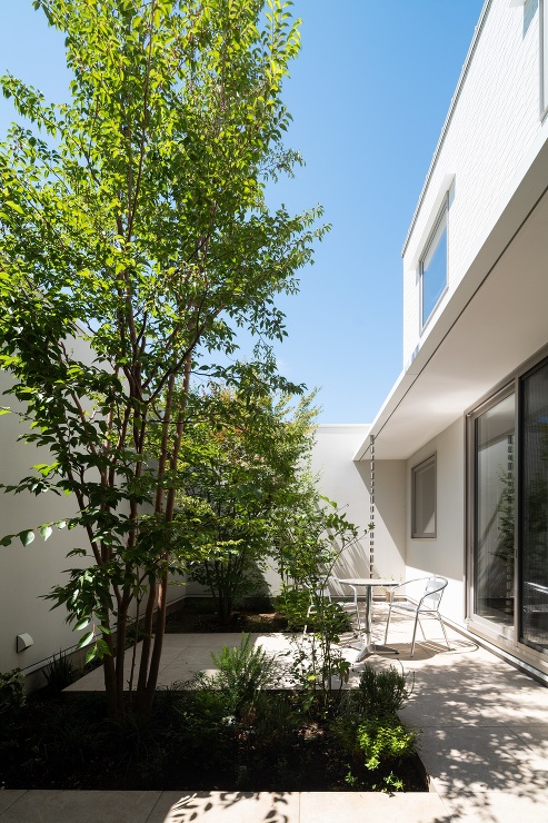 nest 柏市の中庭のある家 | e d...