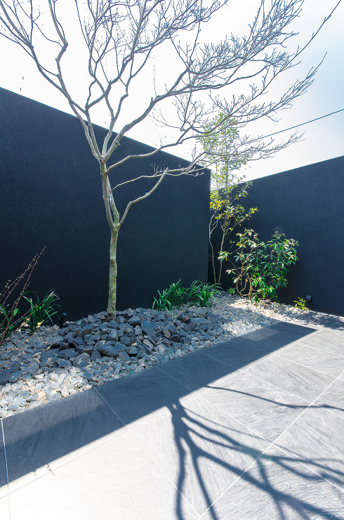 八尾市に建つ中庭のある家