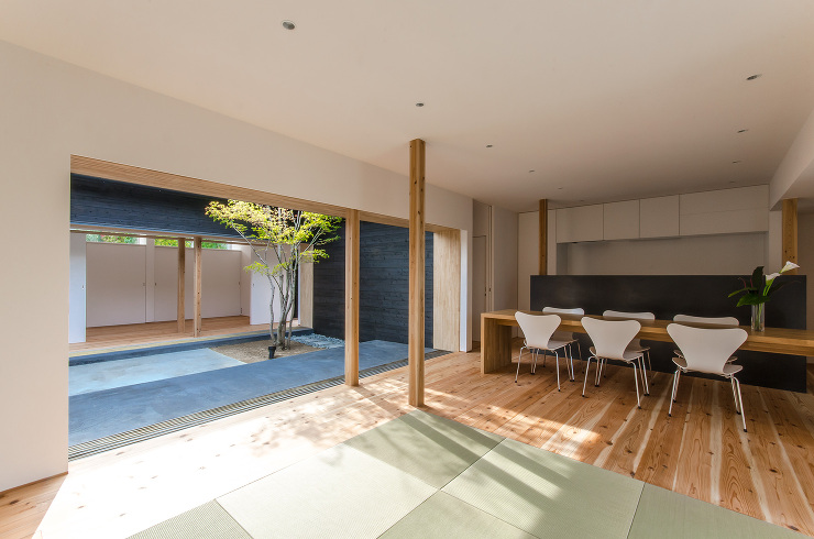 奈良市に建つ中庭の家、内観実例
