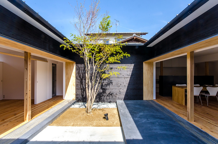 奈良市に建つ中庭のある注文住宅