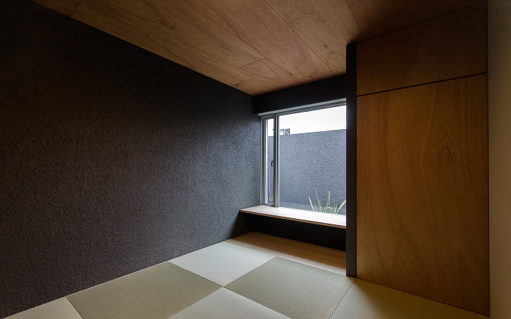 大阪市内に建つ中庭を持つコートハウス。和室
