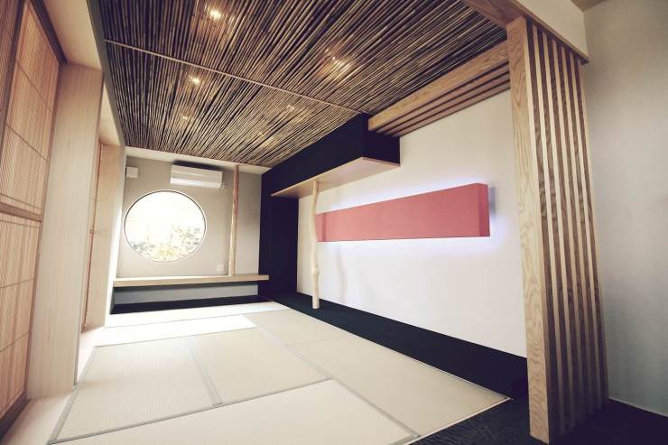 古びた建物を大幅リフォームした和風の施工例。内装から外観まで和モダンへと変化させました。