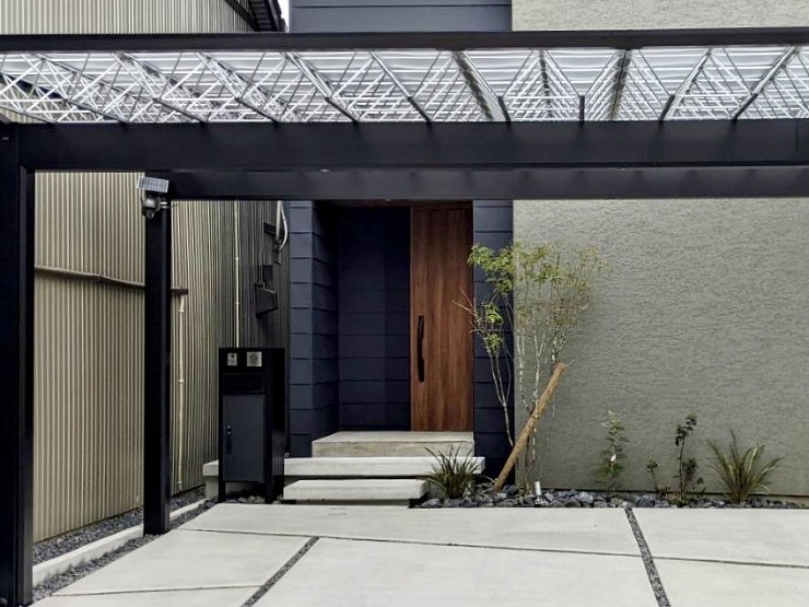 Mシェードを使った大人テイストの外構