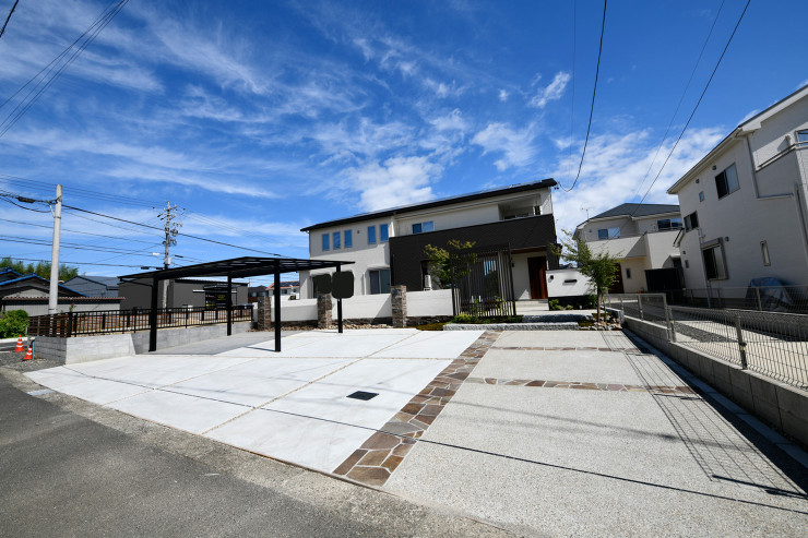 上品さと落ち着きのある和モダン外構。プライバシーを守りつつも、開放感を演出しました。 | 和モダン