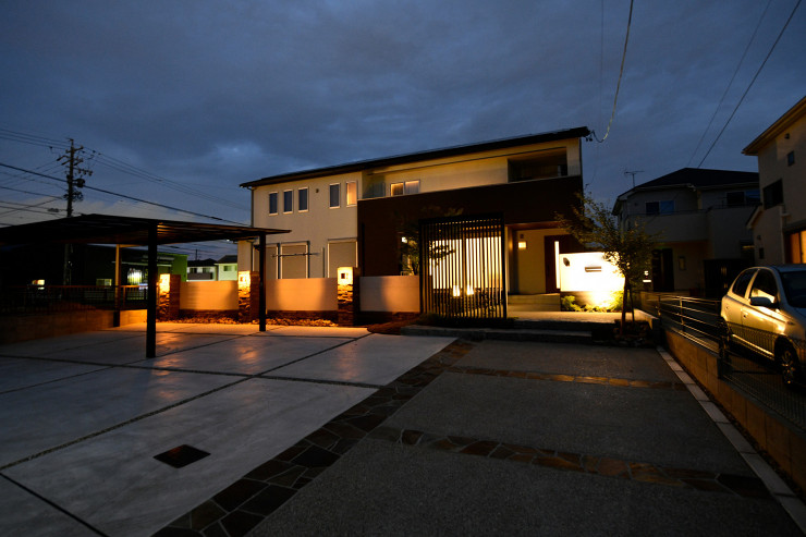 上品さと落ち着きのある和モダン外構。プライバシーを守りつつも、開放感を演出しました。 | 和モダン