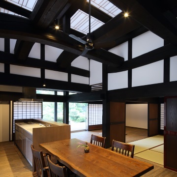 食堂・台所・板間・和室が田の字に並びます