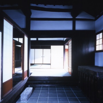 雨ざらしで放置されていた車長持ちを再生して右手に飾っています