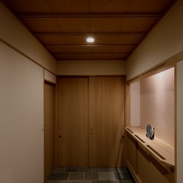 杉中杢板に吹寄せの竿縁の天井が品位を醸し出します