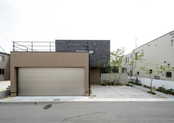 漆喰と自然素材の邸宅「白石の住居」