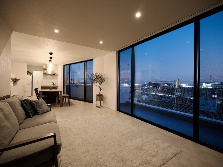 明石海峡大橋を臨む家／明石市 - 建築実...