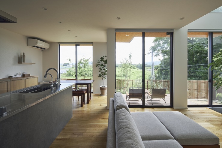 内と外の間に豊かな居場所のある家／京田辺...