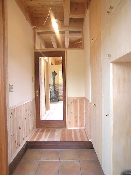 玄関を入るとリビングにつながる間取り