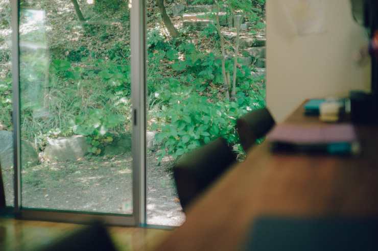 庭とつながる暮らし - ゆらり建築事務所