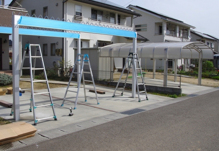 でも、ウッドデッキの屋根のDIYはやめとけ。