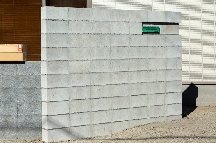 ブロック塀でシンプルな壁を作る