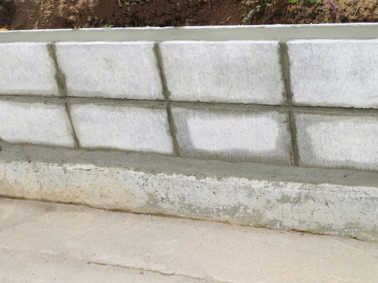 隣地境界線にブロックを積むために必要な許可とは？?