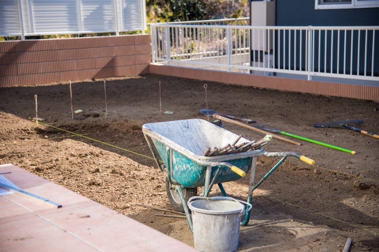２．地面の整地と下準備