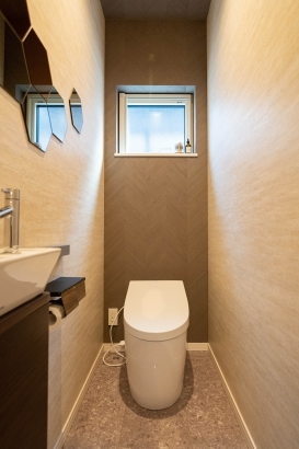   株式会社福岡工務店の施工事例 モノクロのストリップ階段が目を惹くスタイリッシュな家 thumbnail