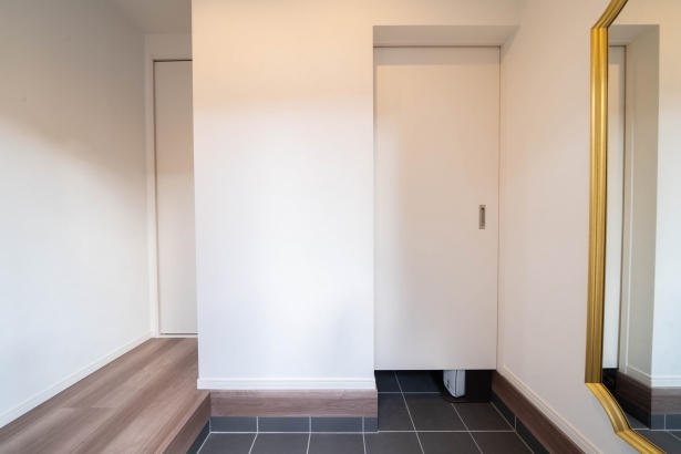   株式会社福岡工務店の施工事例 モノクロのストリップ階段が目を惹くスタイリッシュな家 thumbnail