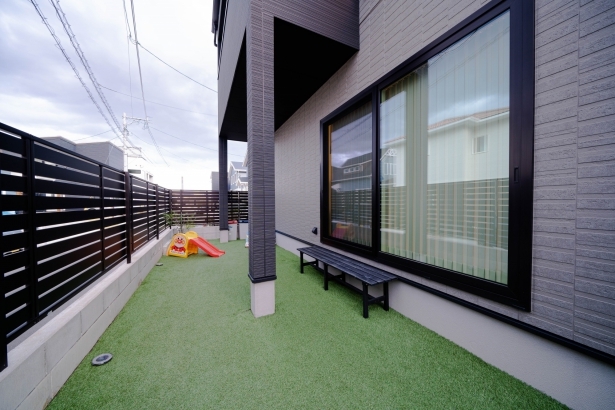   株式会社福岡工務店の施工事例 モノクロのストリップ階段が目を惹くスタイリッシュな家 thumbnail