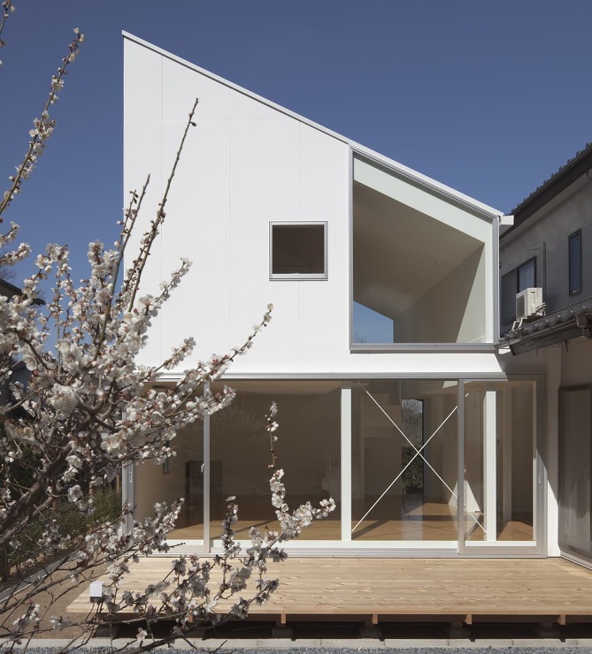 Trapezium：リノベーションと増築...