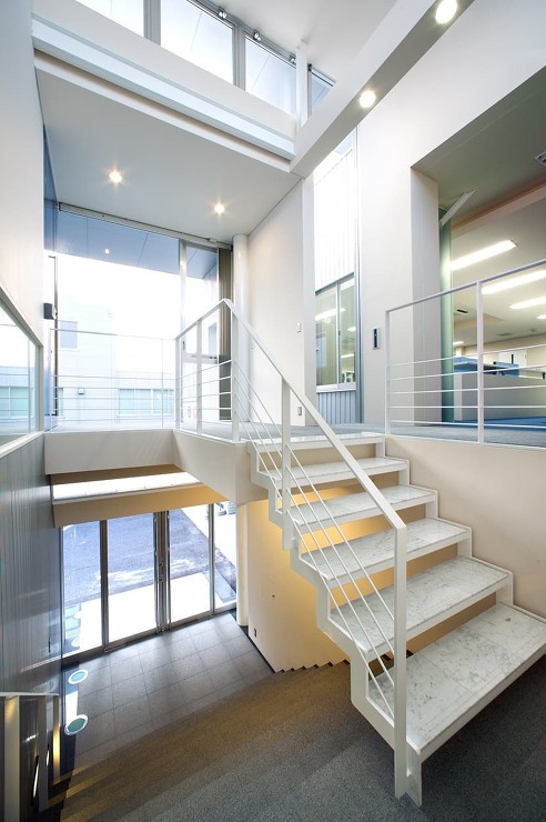 株式会社ハシモト本社屋 : 水平・垂直の...