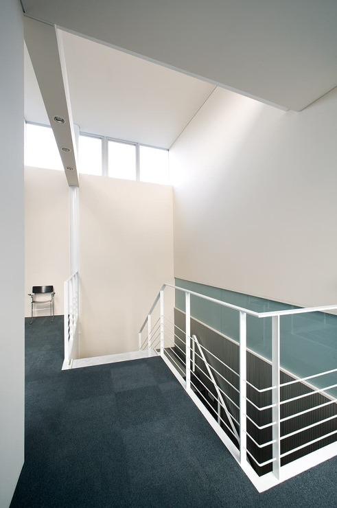 株式会社ハシモト本社屋 : 水平・垂直の...