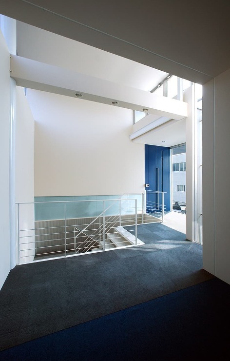 株式会社ハシモト本社屋 : 水平・垂直の...