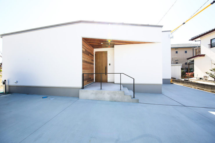 コの字の平屋が叶える、誰にも邪魔されない...