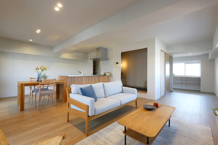 光と風が抜けるひと繋ぎの住まい - リノ...