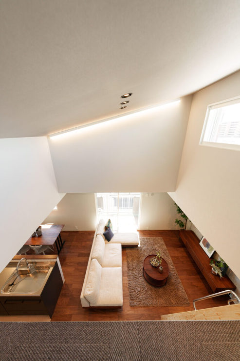 家族を繋ぐ回遊動線とリビングのある暮らし...