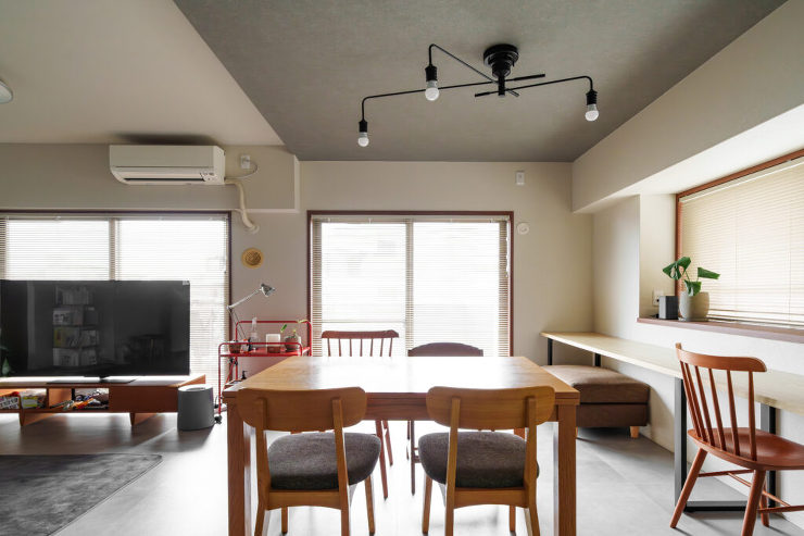 好きな色合わせで楽しむ家 - リノベーシ...