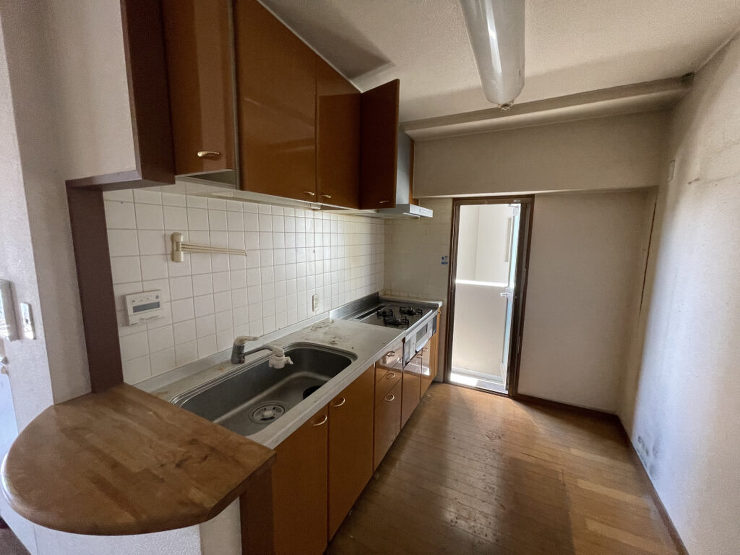 好きな色合わせで楽しむ家 - リノベーシ...