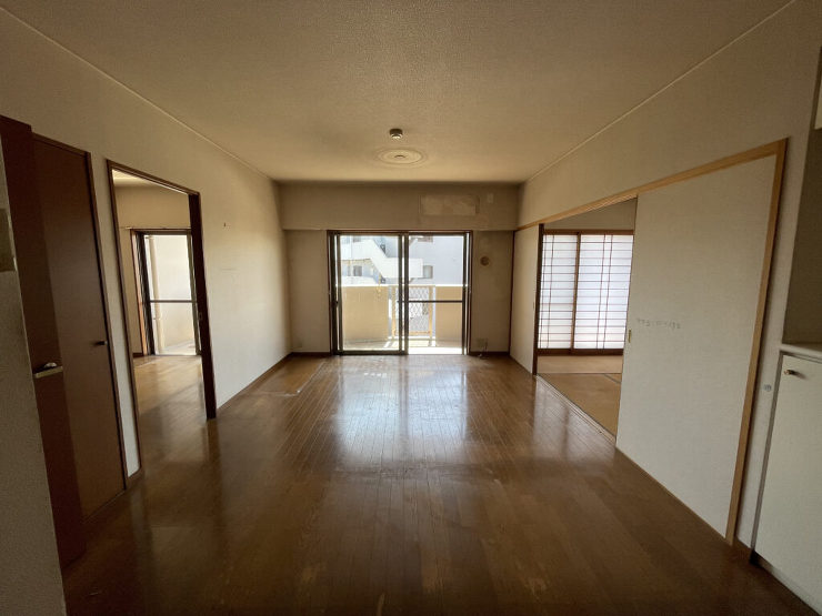 好きな色合わせで楽しむ家 - リノベーシ...