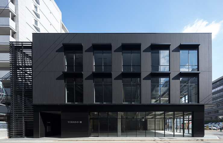 TERASO-?：南側道路よりファサードを見る