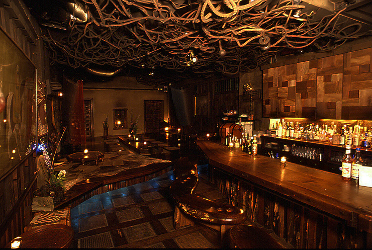 Bar picaresque：店内を見る