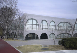 多摩美術大学付属図書館