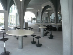 多摩美術大学付属図書館