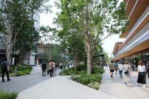 立川「グリーンスプリングス」で建築とラン...