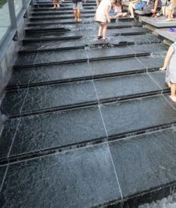 立川「グリーンスプリングス」で建築とラン...