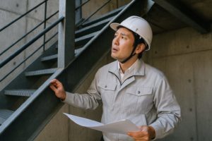 「吹き抜け×鉄骨造」開放感と構造強度を両...