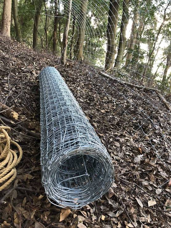 山と隣接するお庭の下準備?防獣フェンス設置?